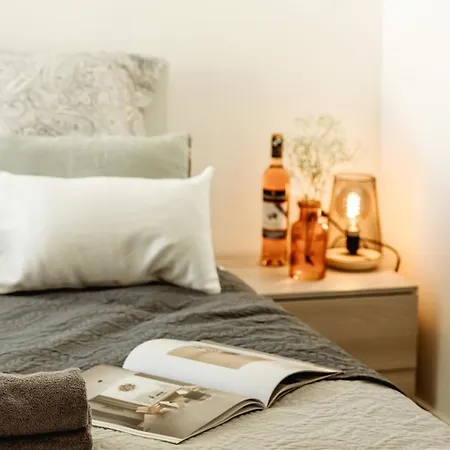 Stylish 2bdr Unit In Sliema! Near Valletta Ferry! *