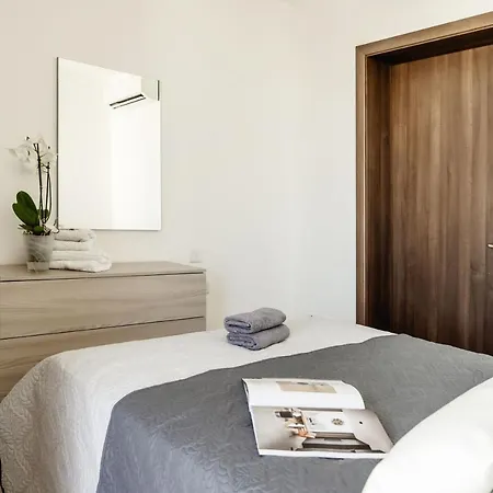 Apartman Stylish 2bdr Unit In Sliema! Near Valletta Ferry!