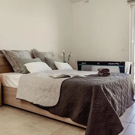 Apartman Stylish 2bdr Unit In Sliema! Near Valletta Ferry! Sliema