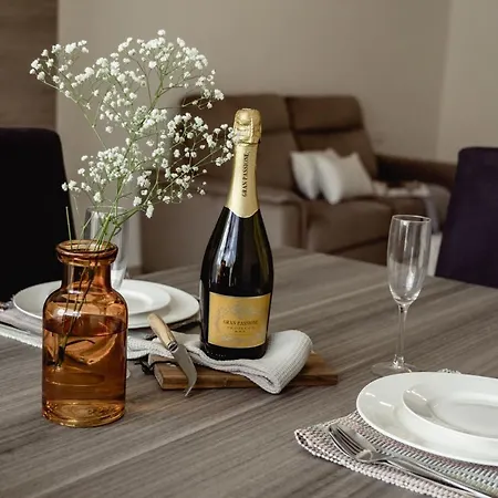 Lejlighed Stylish 2bdr Unit In Sliema! Near Valletta Ferry! *