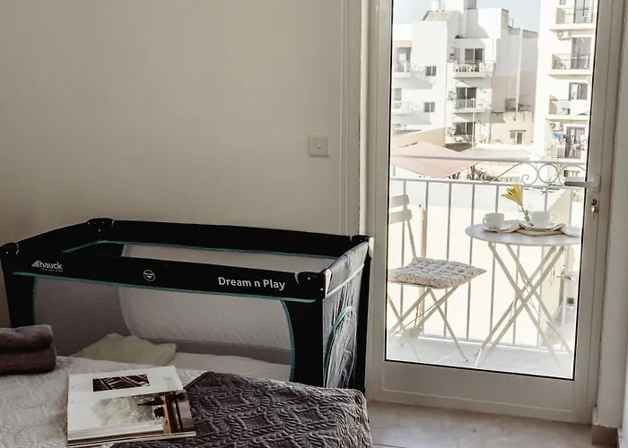 Stylish 2bdr Unit In Sliema! Near Valletta Ferry!