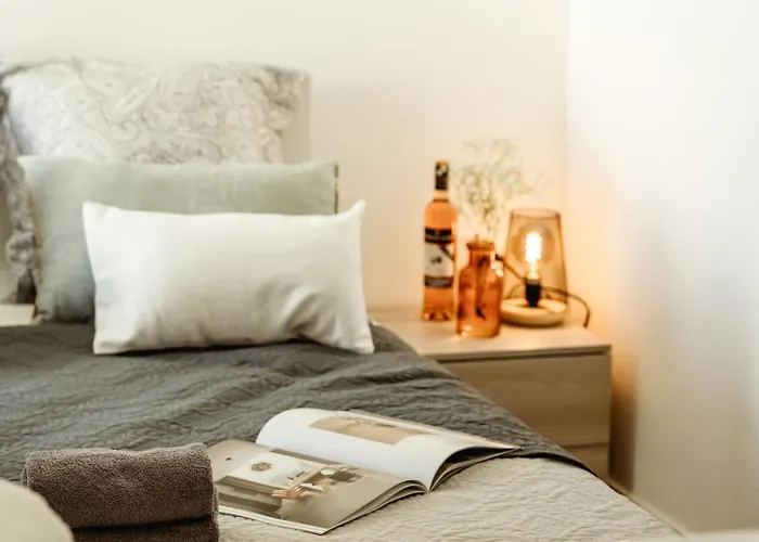 Stylish 2bdr Unit In Sliema! Near Valletta Ferry! *