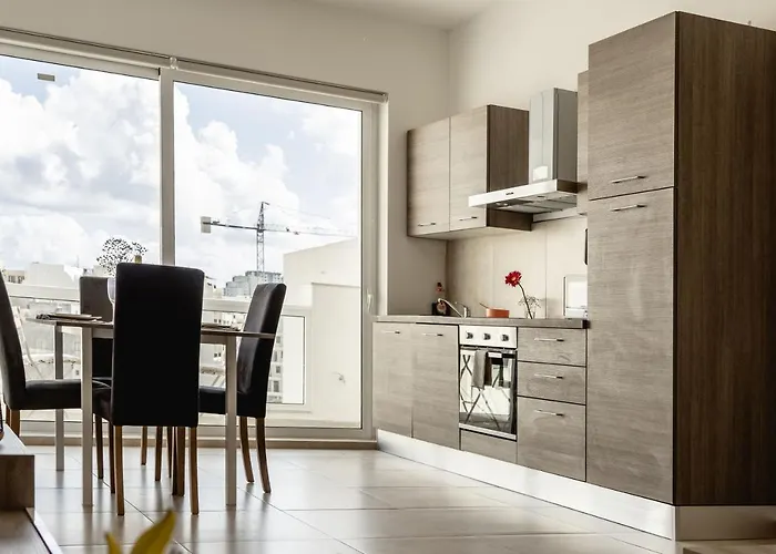 Stylish 2bdr Unit In Sliema! Near Valletta Ferry! *