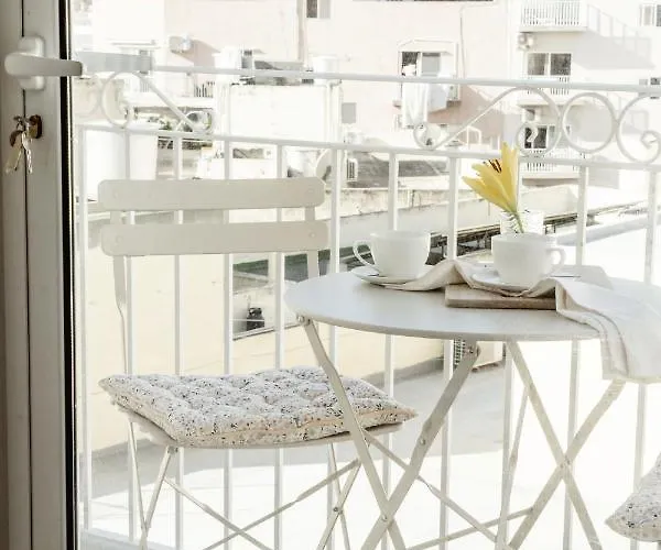 Stylish 2bdr Unit In Sliema! Near Valletta Ferry! * Sliema