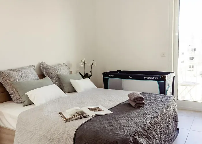 Stylish 2bdr Unit In Sliema! Near Valletta Ferry! Sliema