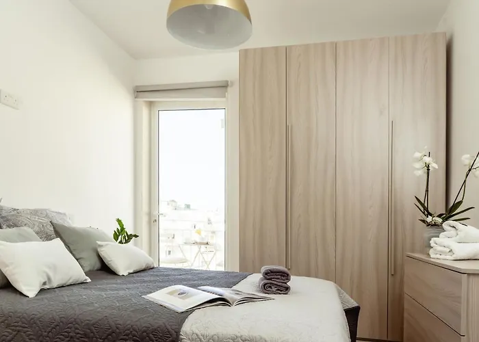 Stylish 2bdr Unit In Sliema! Near Valletta Ferry! *