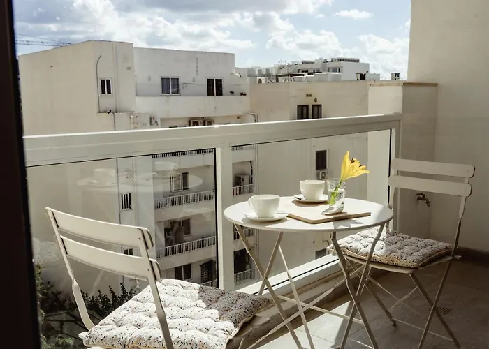 Stylish 2bdr Unit In Sliema! Near Valletta Ferry! * Sliema