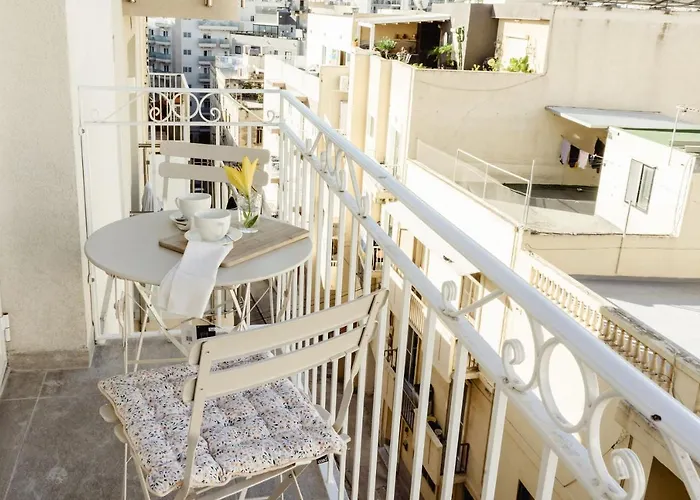 Stylish 2bdr Unit In Sliema! Near Valletta Ferry! * Sliema