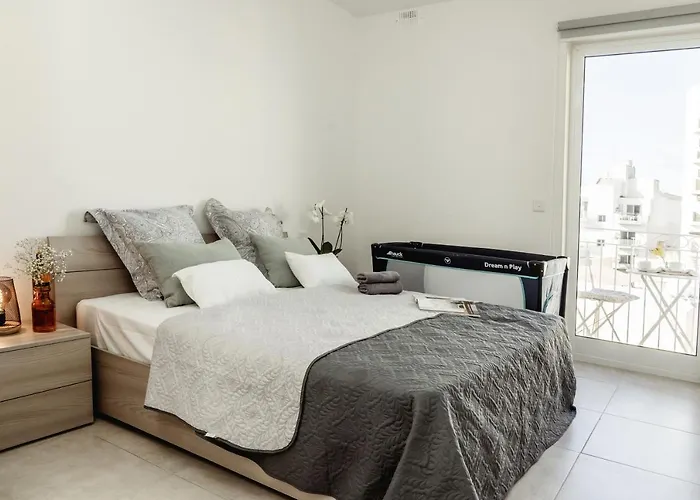 Stylish 2bdr Unit In Sliema! Near Valletta Ferry! Apartamento