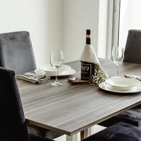 Stylish 2bdr Unit In Sliema! Near Valletta Ferry! アパート スリーマ